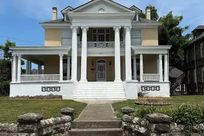 Image de Beautiful Historic Home in Roanoke