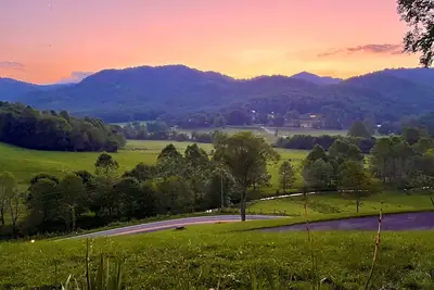 Image de New! ! Amazing Views & 2 porches. 2 Dens. Fire Pit. Hot Tub. Game Room. Smart TVs
