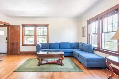 Image de Cozy family-friendly Bungalow 4 Bedrms 2 bths Historic Beauty - 3 Mi to Stadium