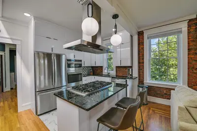 Image de Contemporary Cohoes Retreat w/ Electric Fireplace!