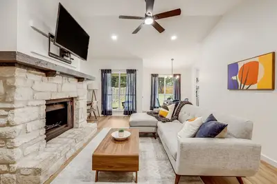 Image de Modern & Close to Domain Atx| Dogs welcome