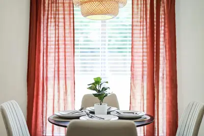 Image de Domain Fully Furnished 2b/2b/ Private Fenced yard