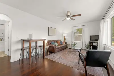 Image de Entire private suite in Central Sioux Falls home