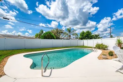 Image de Tropical Vibes Bungalow w/ Pool