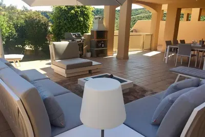 Image de Welcome to our stunning 3 bedroom apartment located in coastal town of Estepona.