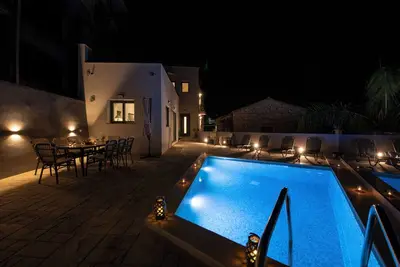 Image de Villa Ioanna Nc, an upper-class accommodation.