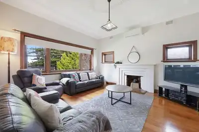 Image de Hello Henna. A home with a large secure yard.