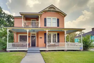 Image de Lake Charles Vacation Rental - Walk to the Lake!