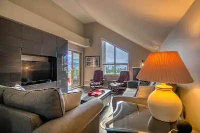 Image de Lake & Mountain View Penthouse | Hot Tub | Pool