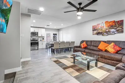 Image de Family Reunion, Remodeled, King Beds, X-box, Desks, TVs, Mountain Views, Backyard