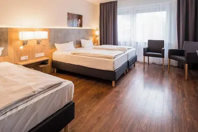 Image de Comfort Dreibettzimmer mit Dusche und Wc