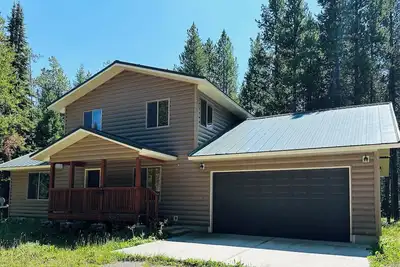 Image de 🦊 Fox Den  ~ New to Vrbo ~  Wifi ~ Close to Yellowstone ~ Cabin in the pines of Island Park.