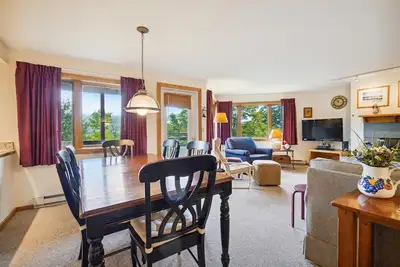 Image de Experience comfort and relaxation at Highridge A14