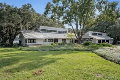Image de Exquisite Huge Lakehouse 3 miles from Fsu and downtown. Sleeps 16+