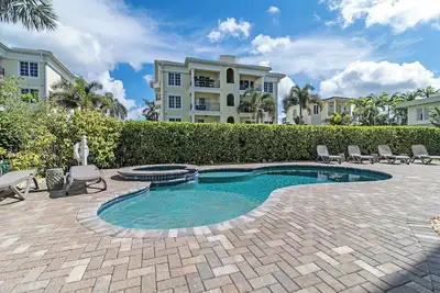 Image de Caribbean Dream | Luxury Condo on Siesta Key w/ Heated Pool, Walking Distance to Beach & Village!