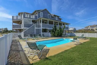 Image de Relax and unwind from this 5br home w/Private Pool & private walkway to beach!