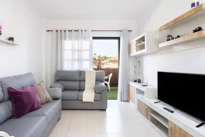 Image de Agradable piso con piscina & playa, terraza y Wifi