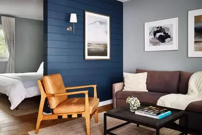 Image de Located Close to East Hampton's Gorgeous Beaches! 2 Comfortable Units, Pool!