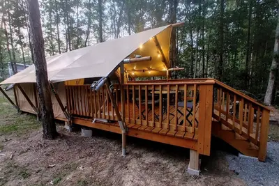 Image de Glamping Tent with Covered Deck