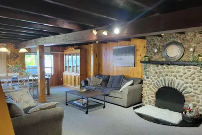 Image de Quiet by the lake, Cozy cottage w/hot tub and fire pit