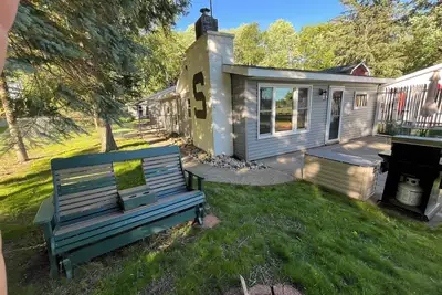 Image de W Lake Mitchell. Private shared frontage. Quiet side of lake. Snow trail access.
