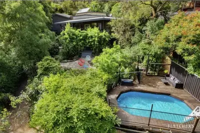 Image de Gorgeous 4 bdrm home w\/ pool, spa & billiards!