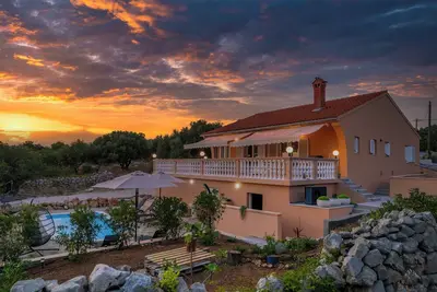 Image de Villa Akulica avec piscine extérieure chauffée et vue sur la mer