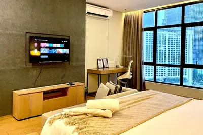 Image de 1br Suite Klcc View w/ Btub, Nflx & Wtr Dispenser