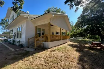 Image de Enjoy a Relaxing Retreat to The Farmhouse in the East Texas Countryside!