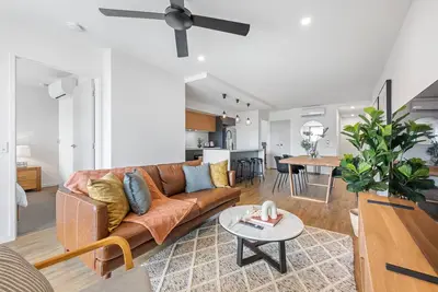 Image de Stylish & Superb! 2bed/2bath/1car~ Walk to Cbd
