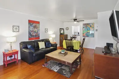 Image de Walk to Retro Row: Long Beach Condo