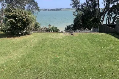 Image de Waterfront - 3 bedroom, 2 bathroom, peaceful, private with- sunny conservatory