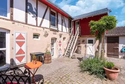 Image de Maison à Roes avec jardin et barbecue