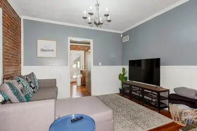 Image de Entire loft downtown with free parking!