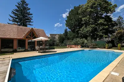 Image de Résidence élégante avec piscine privée et parking en plein centre-ville de Châteauroux