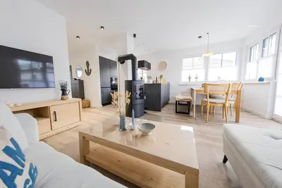 Image de Exklusiv Ausgestattete Doppelhaushälfte mit Sauna, Kamin, 4 Schlafzimmern und al