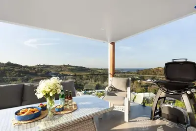 Image de Hilltop Haven – Stay 3, Pay 2!