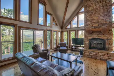 Image de Moon Trailway Monthly Rental - Premier Mountain Getaway Sleeps 10