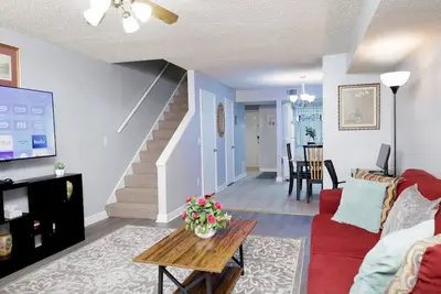 Image de Walk to the Stadium! Pool, 3 Bed Athens Apartment