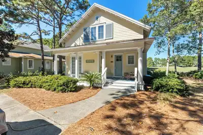 Image de Home w\/ Golf Cart on Golf Course In Baytowne Wharf!