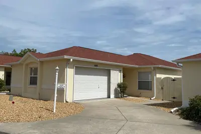 Image de Recently Updated & Complete w/Golf Cart, Coffee Bar, & More!