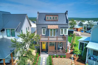 Image de Carlton Landing-Pella House