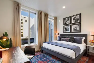 Image de Bright, Central Historic Home