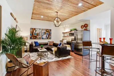 Image de Beautiful Renovation | Downtown Savannah