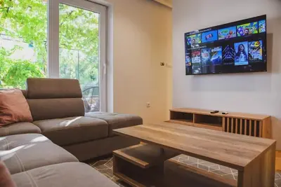 Image de Spacious, modern equipped apartment with terrace