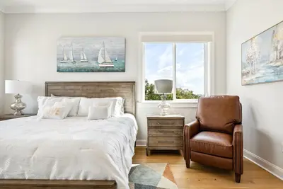Image de Executive Furnished Corner Unit, Minutes from I-275 & So Much More!