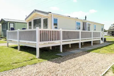 Image de Hazell Thorne Hideaway, pet friendly, with pool in Fritton