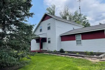 Image de Newly renovated farmhouse in beautiful country setting close to Purdue
