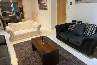 Beautiful 6 Bedroom with spacious Lounge