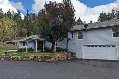 Image de Large family home for holidays, retreat, gatherings.